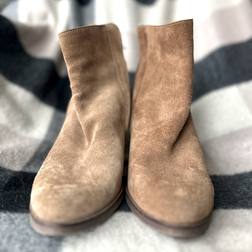 Dolce vita  suede leather booties size 9medium